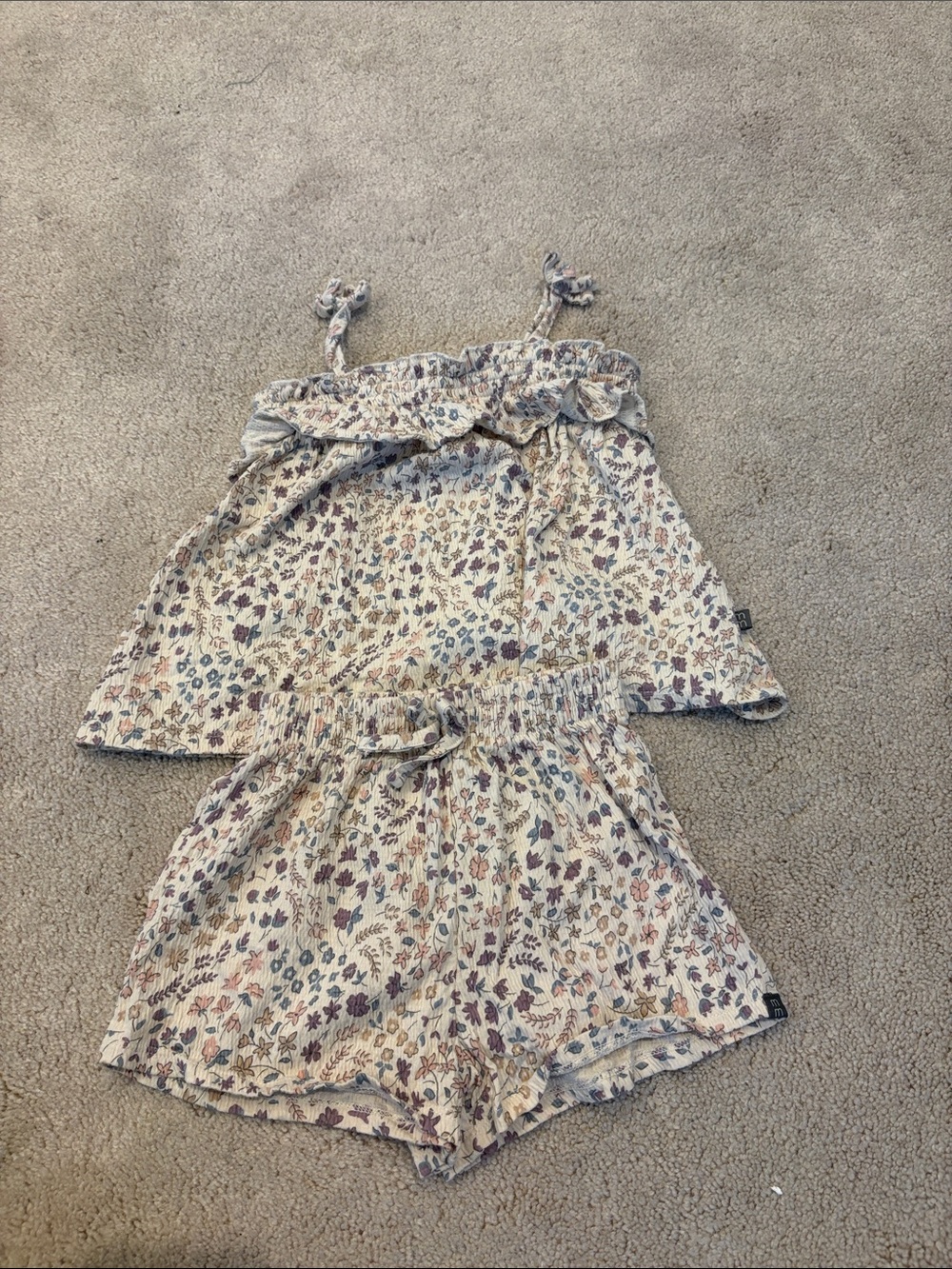 Cream Floral Girls' Matching Shorts Set - Delicate Pastel Print
